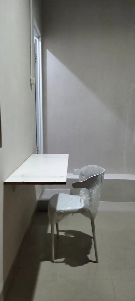 Meja Belajar Kamar Kos